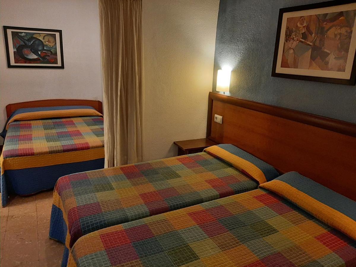 Hostal Platja カンブリルス エクステリア 写真