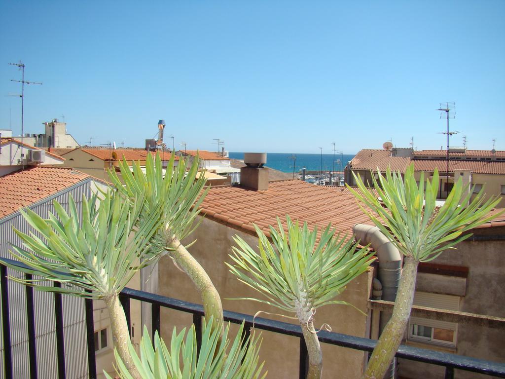 Hostal Platja カンブリルス エクステリア 写真