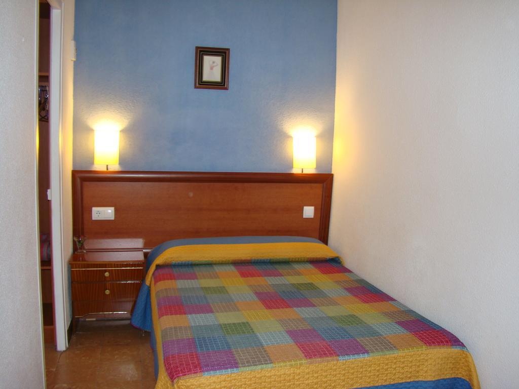 Hostal Platja カンブリルス 部屋 写真