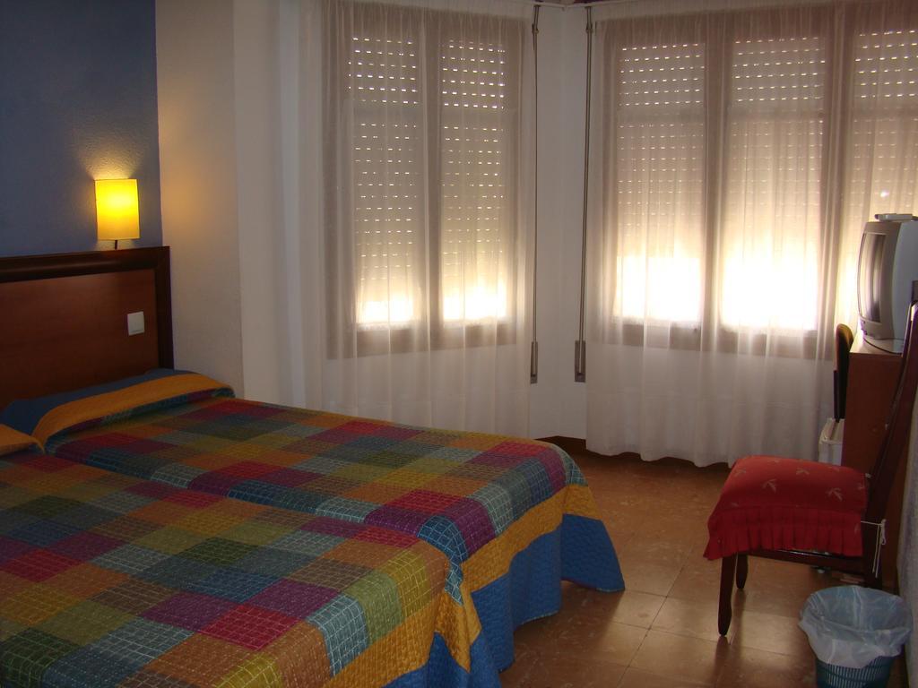 Hostal Platja カンブリルス 部屋 写真