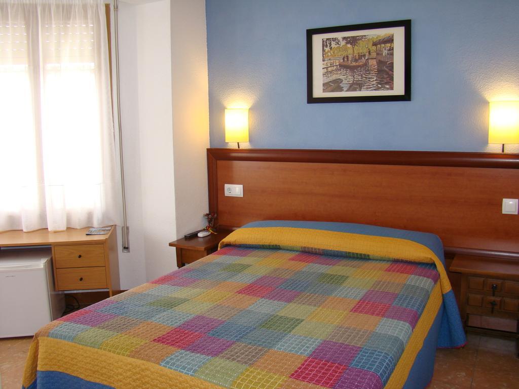 Hostal Platja カンブリルス 部屋 写真