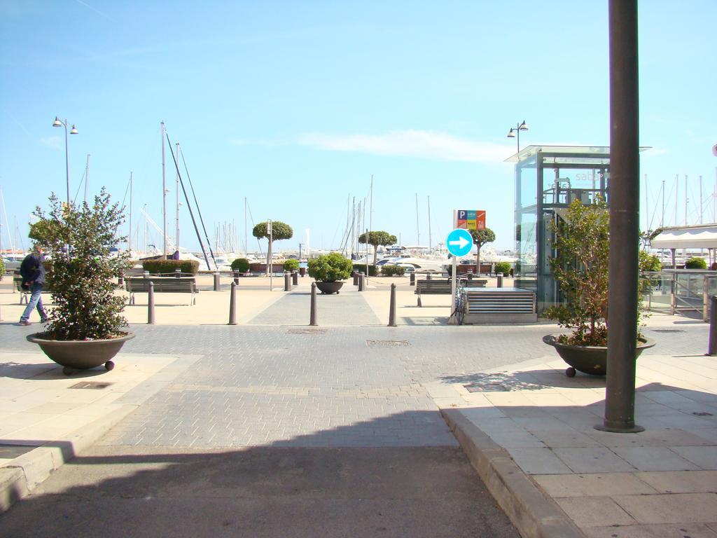 Hostal Platja カンブリルス エクステリア 写真