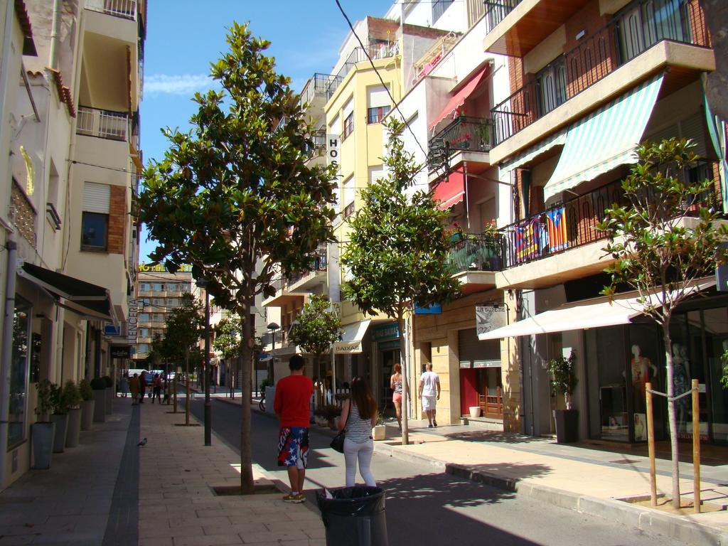 Hostal Platja カンブリルス エクステリア 写真