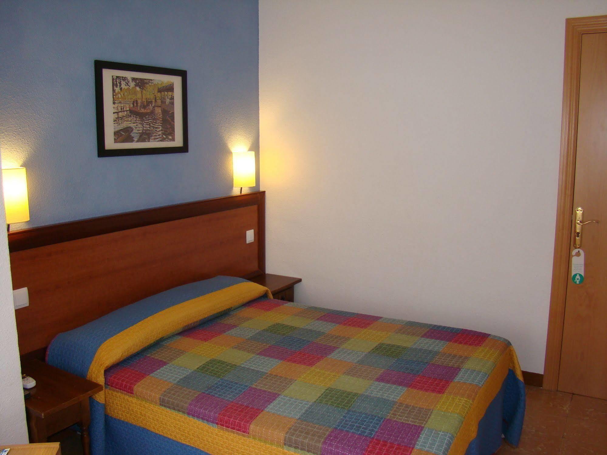 Hostal Platja カンブリルス エクステリア 写真