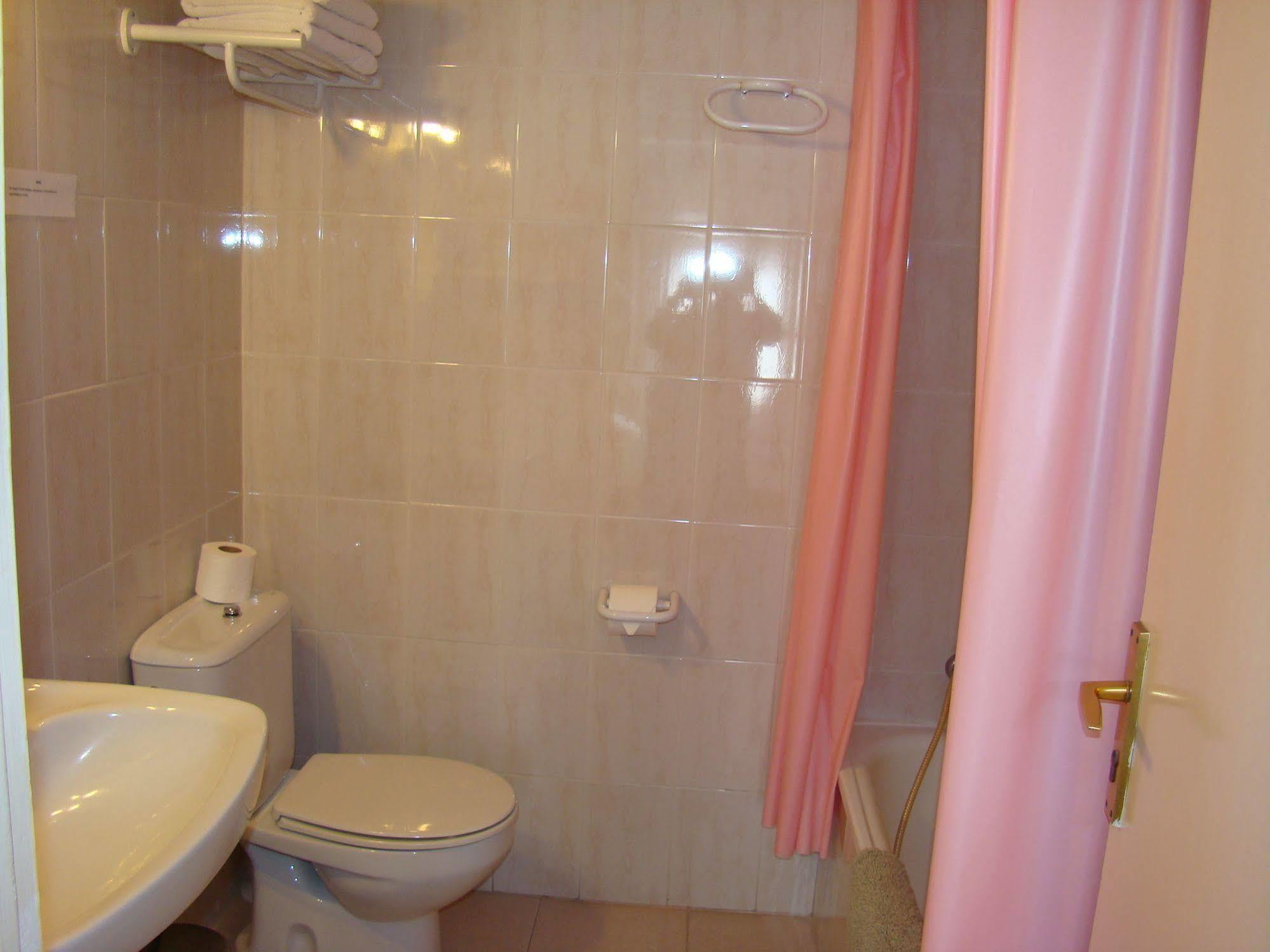 Hostal Platja カンブリルス エクステリア 写真